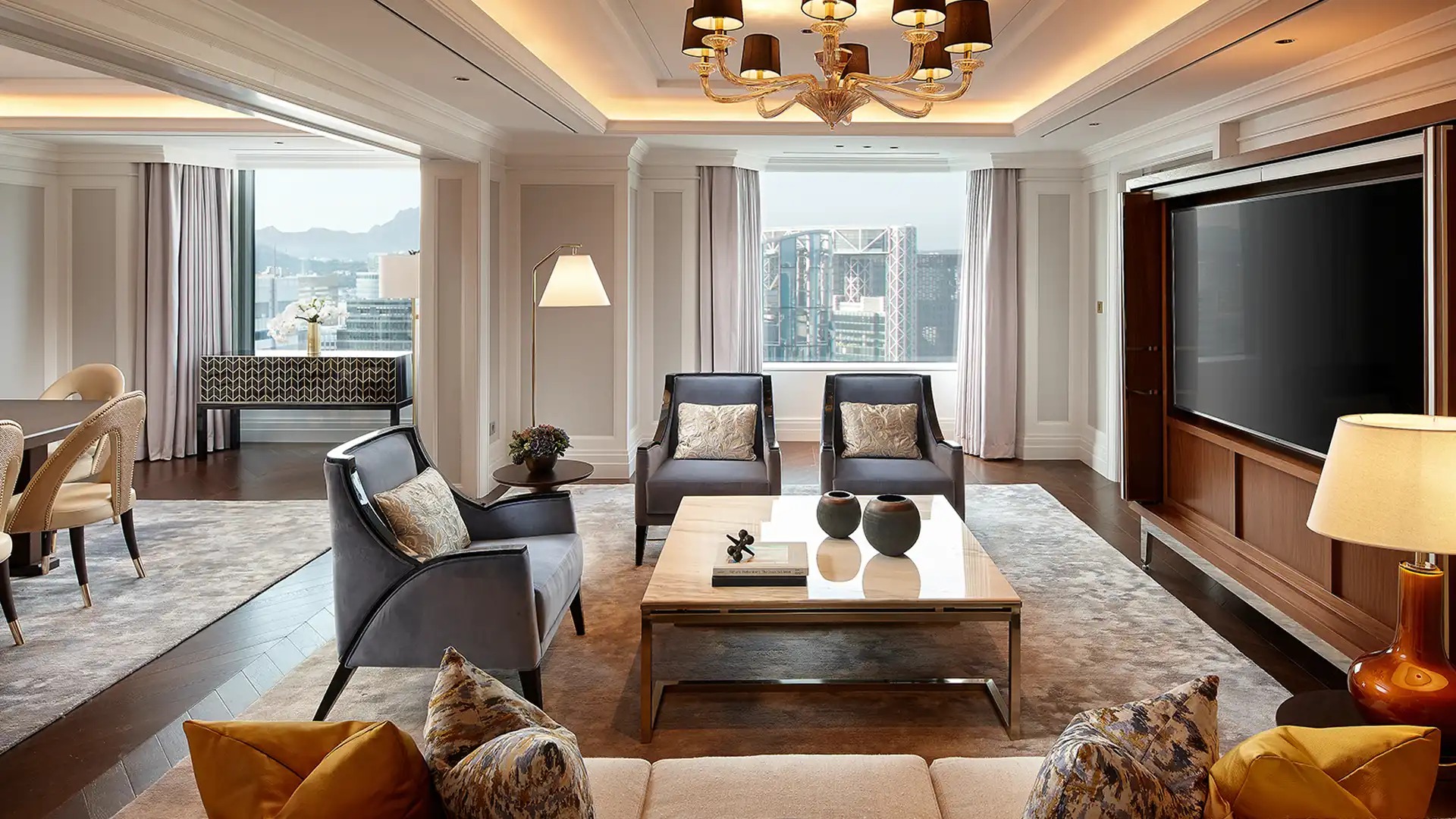 Forbes Travel Guide, Condé Nast Traveler 등 세계적인 권위의 매체들로부터 인정받은 프리미엄 호텔입니다.
